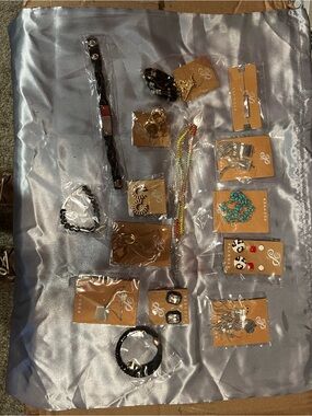 Assorted Fashion Jewelry bundle Gold & Black Accents New plunder